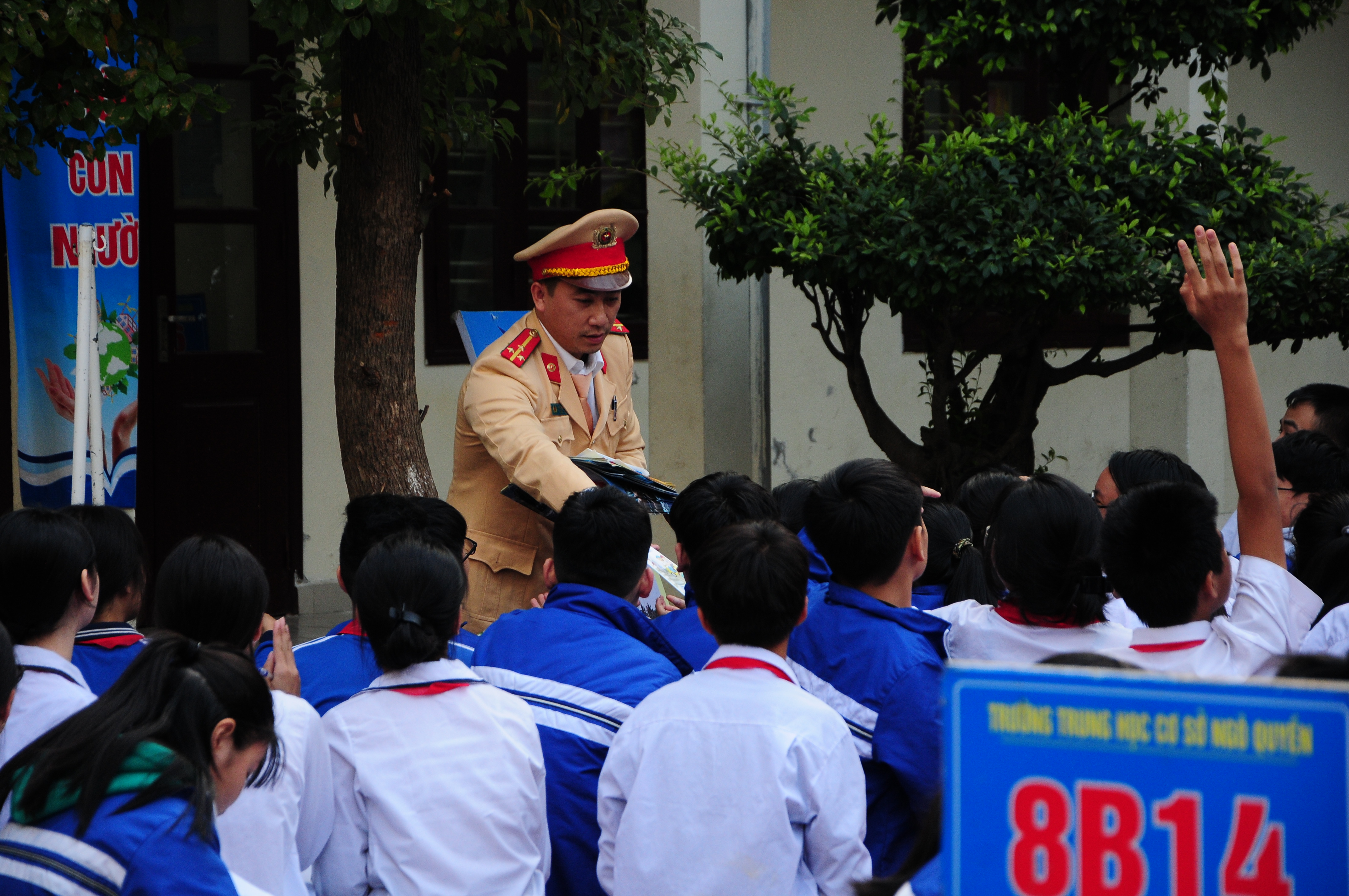 Tiềm ẩn nguy cơ gây TNGT từ việc sử dụng điện thoại